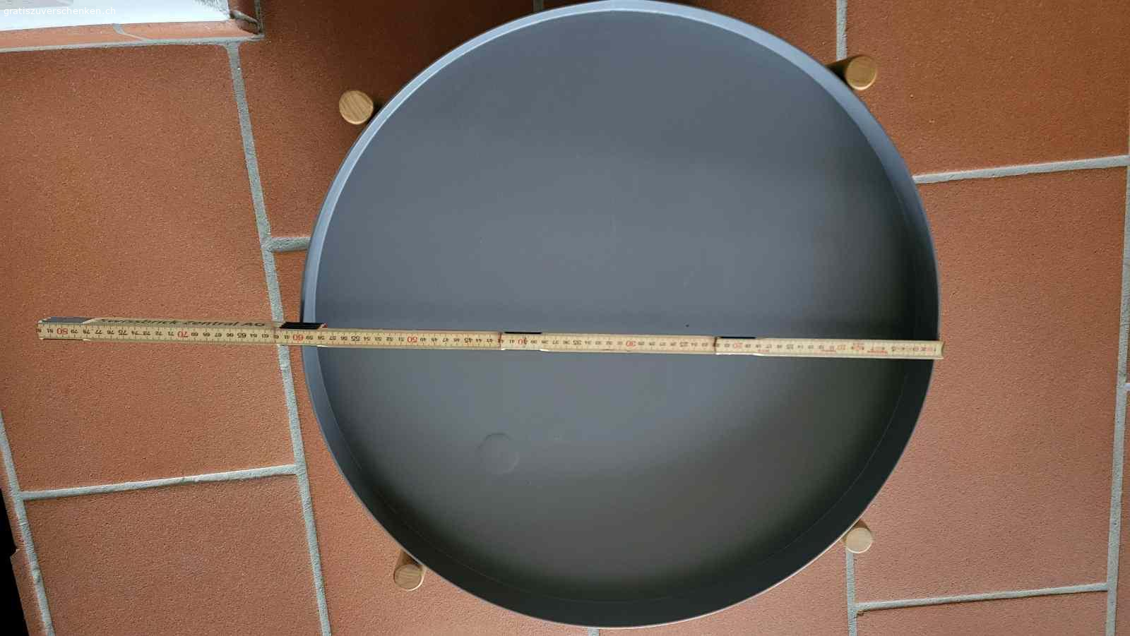 1 Coutchtisch rund grau. Coutchtisch rund grau mit 2 Tablar und Aufbordung.