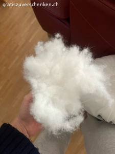 1 KG FÜLLWATTE ZU VERSCHENKEN
