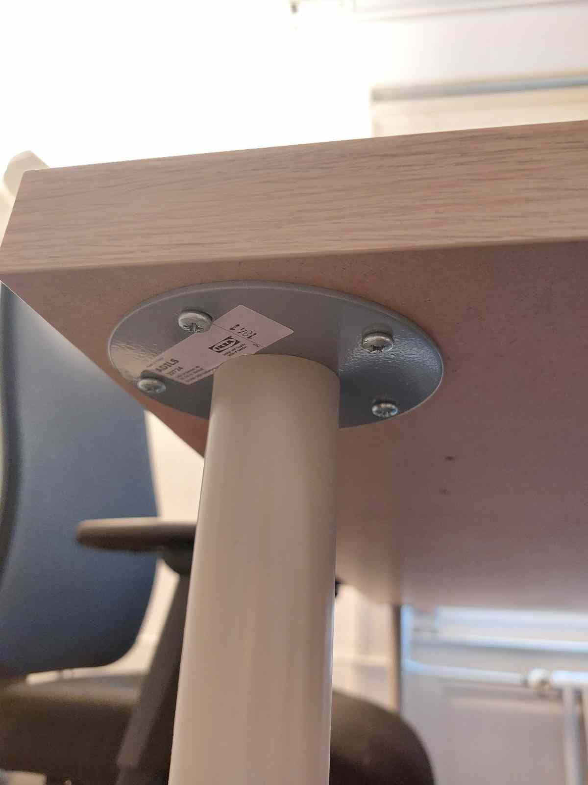 Gratis: 1 oder 2 IKEA Bürotische 160 x 80 cm. Gratis abzugeben:

1 oder zwei Ikea-Bürotische, Platte mit Nachgeahmter Holzmaserung und abschraubbare Tischbeine

Neuwertig

Masse: 160 x 80 cm, Höhe 74 cm, Füsse können leicht an Bodenunebenheiten angepasst werden durch Schrauben.

Tischbeine sind bereits abgeschraubt.
Abzuholen nach Vereinbarung