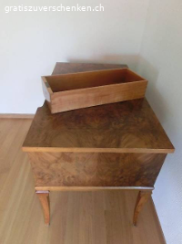 2 antike Tische Biedermeier Nussbaumholz