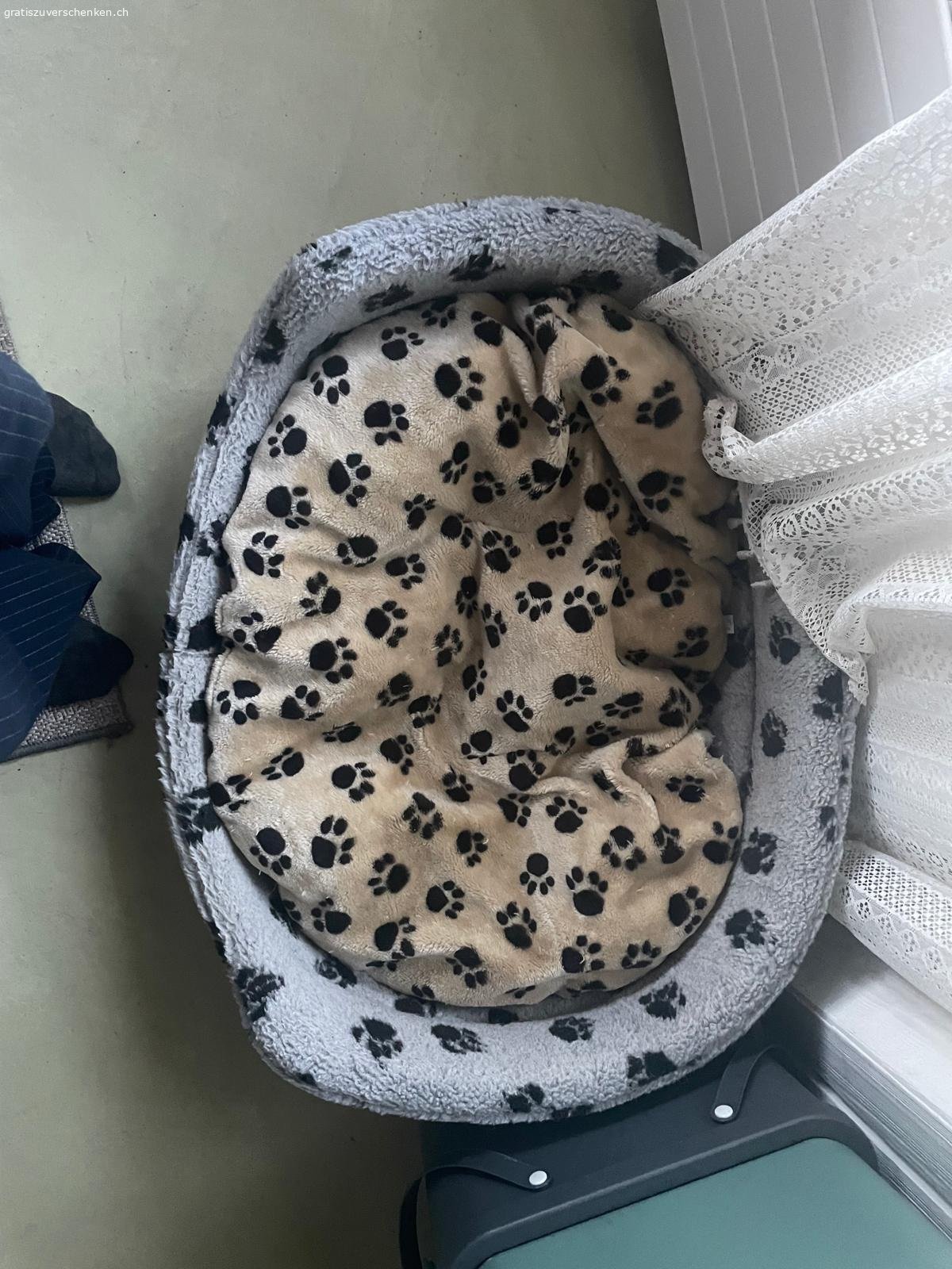 2 Hundebetten. Kuschelige Betten für kleine/mittelgrosse Hunde