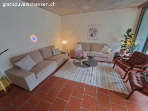 2 IKEA Sofas. Guter Zustand außer Löcher auf einer Armlehne
Gratis, zu abholen