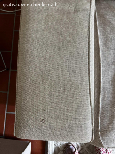 2 IKEA Sofas. Guter Zustand außer Löcher auf einer Armlehne
Gratis, zu abholen