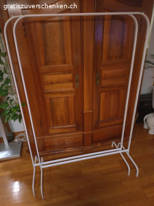 2 Kleiderstangen, Kleiderständer. H: 153cm, B: 100cm, weiss, IKEA
neuwertig