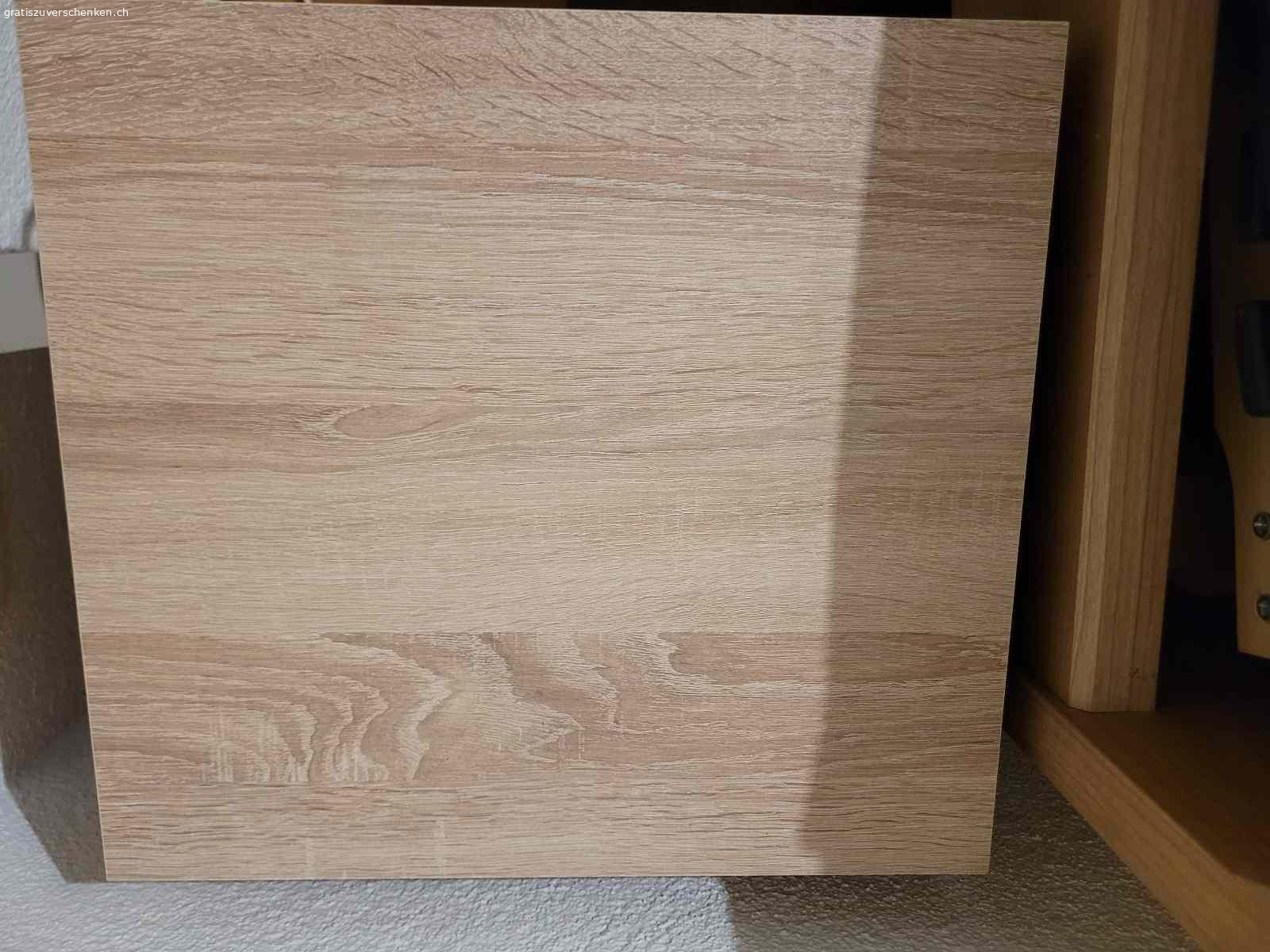 2 Nachttische. 2 Nachttische zu verschenken sind unterschiedlich.
L x B x H  41 x 37,5 x 38
L x B x H  37,5 x 35 x 38