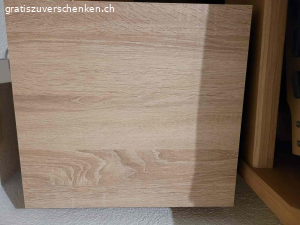 2 Nachttische. 2 Nachttische zu verschenken sind unterschiedlich.
L x B x H  41 x 37,5 x 38
L x B x H  37,5 x 35 x 38