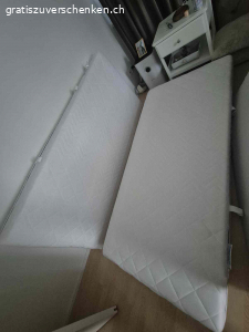 2 sehr gut gehaltene Matratzen 2000x900. 2 sehr gut gehaltene Matratzen mit Hülle.
MASS  2000x900
Weisen nur kleine Gebrauchsspuren, jedoch sind Hüllen waschbar.
WICHTIG: Geht nur als Paar weg.