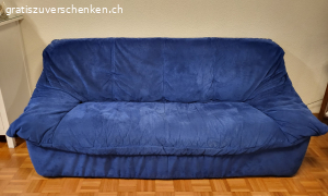 2er/3er Sofa. Alcantara Sofa zu veschenken.
Guter Zustand, aber kein Platz mehr in der neuen Wohnung.
Breite: 
2er: 155cm
3er: 185cm
Tiefe: 85cm
Sitztiefe: 60cm

Muss bis Montag, 29.12.25 abgeholt werden.