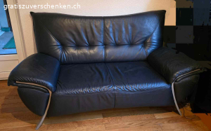 2er-Sofa (echt Leder) zu versche. Gut erhaltenes, gebrauchtes 2er Ledersofa Gratis abzugeben.  Normale Gebrauchsspuren.