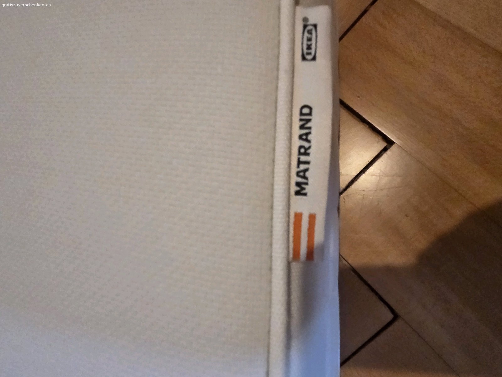 2x Lattwnrost und 2x Matratze 80x200. Je 80x200 (geeignet für 160er betten) 
Matratze von Ikea, Bezug abnehm/ waschbar. 
Lattenrost ebenfalls von Ikea.