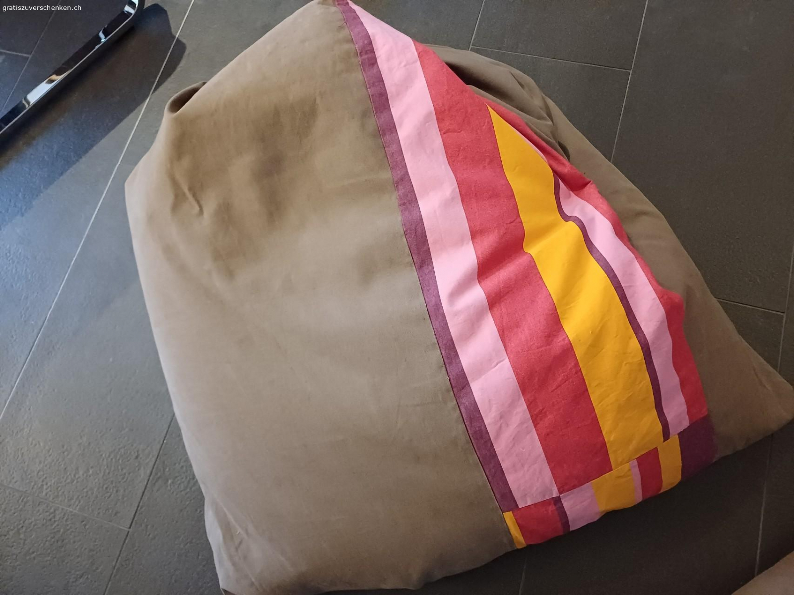 2x Sitzsack. ca 80x80 cm, inhalt styroporchügeli, innensack, mit Klettverschluss. gebraucht, tierfreier Haushalt
abzuholen in 3315