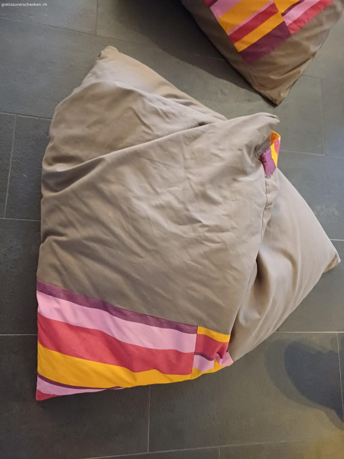 2x Sitzsack. ca 80x80 cm, inhalt styroporchügeli, innensack, mit Klettverschluss. gebraucht, tierfreier Haushalt
abzuholen in 3315