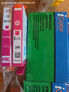 364. Unser Drucker ist futsch.
Kann jemand noch HP 364 Tintenpatronen (2y yellow, 2x Cyan, 3x Magenta) brauchen?
Originale und Nachahmer. Die einen haben ein Ablaufdatum und sind dann auch abgelaufen. Habe nie auf Datum geschaut, da ich immer einfach grosszügig auf Vorrat gekauft hab.
Für 3.40 Porto kann es auch versendet werden. Twint vorhanden