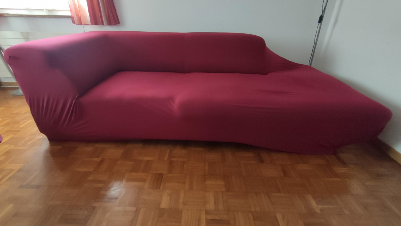 3er Teil eines Ecksofas. Gratis zu verschenken; der 3er Teil eines gut erhaltenen Stoffsofas, Farbe grau, es gibt einen neuen, roten Stoffbezug dazu. Muss bei mir abgeholt werden. Masse: B 233 cm
T 107 cm
Für den Transport braucht es einen Bus, Anhänger, o.ä.
Adresse zum Abholen:
Gumpelsfahr 6 
6042 Die teil
ACHTUNG: DIE ADRESSE AUF GOOGLE MAPS IST FALSCH!