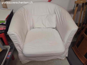 4 Kirschholzstühle massiv und 1 Sessel zu verschenken. Gebraucht, gemäss Fotos, Abzuholen in 5018 Erlinsbach.