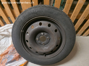 4 Kompletträder (Mitsubishi). ​Ich verschenke 4 Kompletträder auf Stahlfelgen von einem älteren Mitsubishi. Die Räder wurden jahrelang trocken im Keller gelagert. Wichtige Infos:
​Marke: Goodyear Duragrip
​Grösse: 165/65 R14 79T
​Zustand: Die Reifen sind alt (Jahrgang 2009, DOT 3809) und haben Altersrisse im Gummi.
​Verwendung: Nur noch als Standräder, für Bastler oder wegen der Stahlfelgen (nicht mehr für den Strassenverkehr!).
​Abholung: Müssen in Effretikon abgeholt werden. Gratis abzugeben, keine Garantie oder Rücknahme.