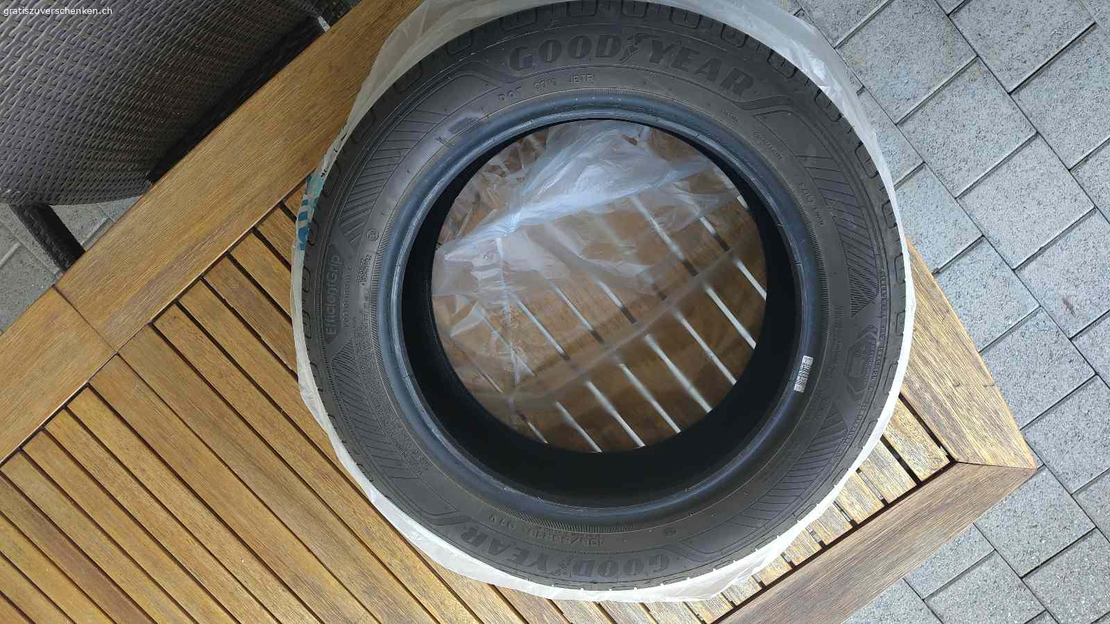 4 X Sommerpneus 195/ 55 R16 91V (ohne Felgen). Von einem Fiat 500e. Ca. 10000km. Profil tiefe: 5-5,5mm