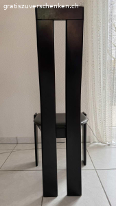 6 Stühle gratis - Selbstabholung in Lyss. Zustand gebraucht, Gebrauchsspuren beim Holz und Leder, Stabilität sehr gut

Muss abgeholt werden.

Anzahl 6
Material	       Leder
Lederart	       Echtleder
Farbe	               schwarz
Stilart	              Classic
Montageart   montiert
Material Füsse Holz
Meterial Lehne Holz
Farbe Füsse     schwarz
Farbe Lehne     schwarz
Breite (cm)	 44.4
Tiefe (cm)          46
Höhe (cm)         108