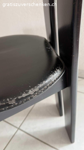 6 Stühle gratis - Selbstabholung in Lyss. Zustand gebraucht, Gebrauchsspuren beim Holz und Leder, Stabilität sehr gut

Muss abgeholt werden.

Anzahl 6
Material	       Leder
Lederart	       Echtleder
Farbe	               schwarz
Stilart	              Classic
Montageart   montiert
Material Füsse Holz
Meterial Lehne Holz
Farbe Füsse     schwarz
Farbe Lehne     schwarz
Breite (cm)	 44.4
Tiefe (cm)          46
Höhe (cm)         108