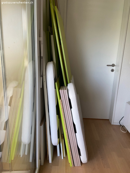 Abgebautes Holz von Mobillien
