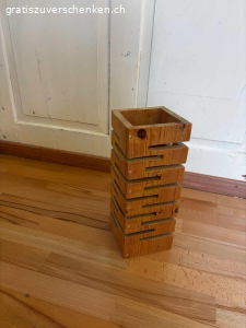 Diverses abzuholen in Wohlen. Nach dem ausräumen diverser Räume gibt es einige Dinge zu verschenken.

Werden bei der Veranda am Wohnort deponiert und können per sofort abgeholt werden :)

Das Puzzle ist noch originalverpackt und verschlossen. Beim Holzständer handelt es sich um ein CD Halter- welcher aber auch umfunktioniert werden kann.