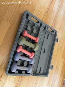 Diverses abzuholen in Wohlen. Nach dem ausräumen diverser Räume gibt es einige Dinge zu verschenken.

Werden bei der Veranda am Wohnort deponiert und können per sofort abgeholt werden :)

Das Puzzle ist noch originalverpackt und verschlossen. Beim Holzständer handelt es sich um ein CD Halter- welcher aber auch umfunktioniert werden kann.