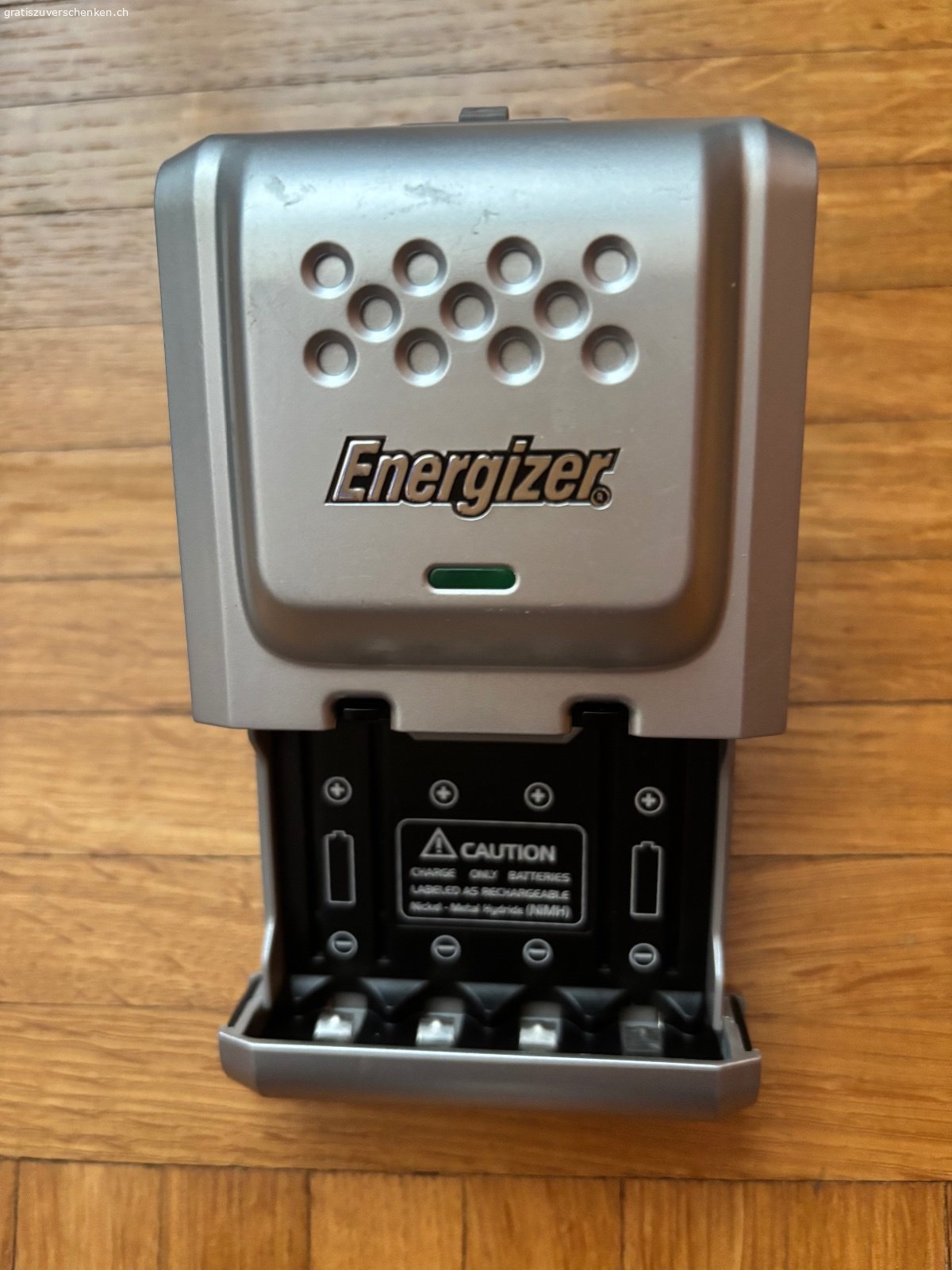 Akku-Batterieladegeräte. 5 Ladegeräte für wiederaufladbare Ni-Cd / Ni-MH Akkus abzugeben.
Für AA (Mignon) und AAA (Micro) Akkus.
Nur alle zusammen.
Alle sind funktionstüchtig.

Können gegen Erstattung der Portokosten versendet werden.