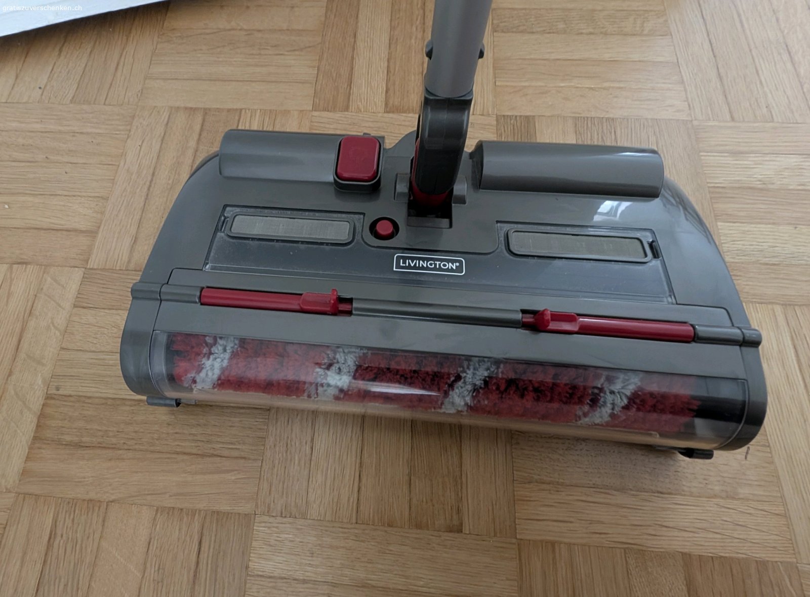 Akku Bodenbürste zu verschenken. Akku Bodenbürste 120cm hoch, 
einfach auseinander nehmbar- und verstaubar. Einfach zu reinigen. Ersatz Akku - und Bürste. Siehe Bild. 
Muss in Winterthur abgeholt werden.