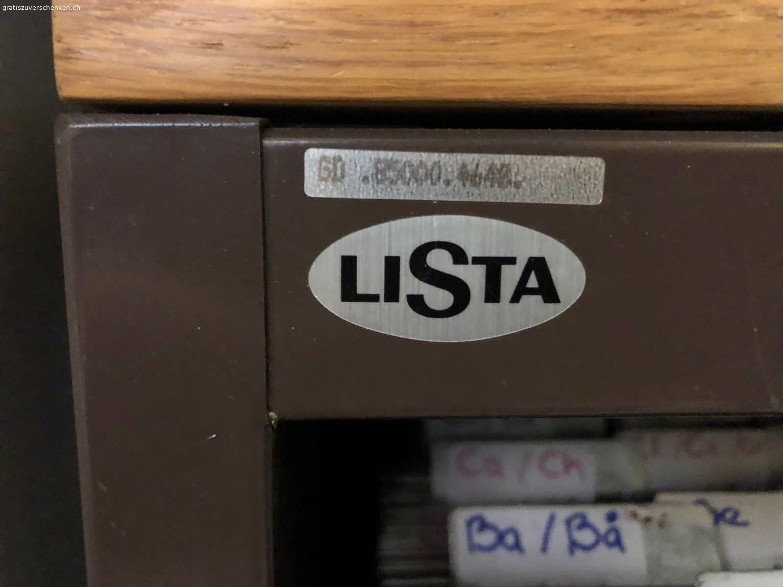 Aktenschrank. Aktenschrank von Lista
Viele Hängeregister
2 Schubladen mit Boden
Abschliessbar.
Breite:42cm
Höhe 77 cm
Tiefe :79cm
Muss in Thun abgeholt werden.