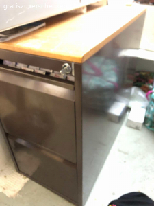 Aktenschrank. Aktenschrank von Lista
Viele Hängeregister
2 Schubladen mit Boden
Abschliessbar.
Breite:42cm
Höhe 77 cm
Tiefe :79cm
Muss in Thun abgeholt werden.