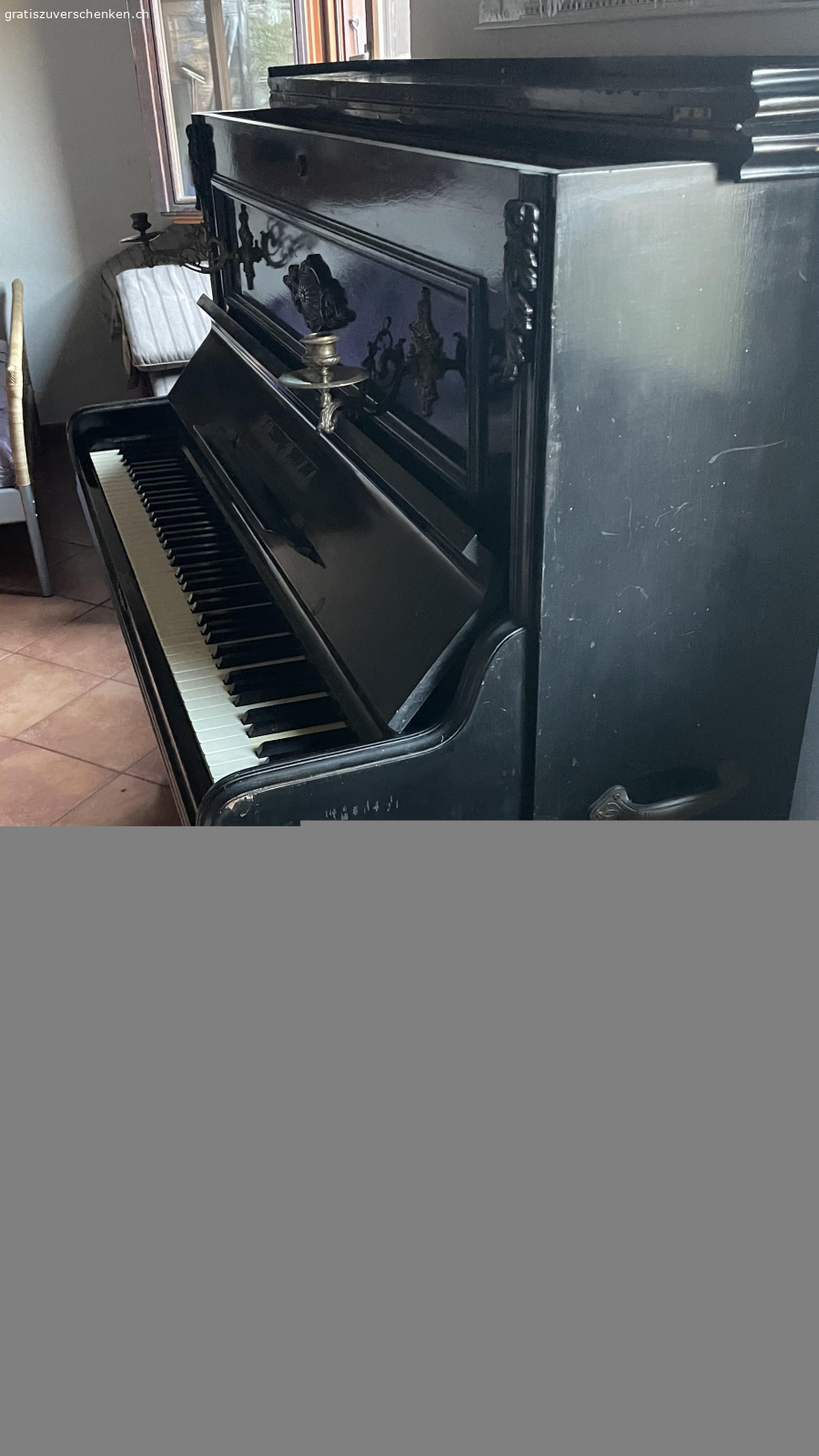 Altes schönes Klavier. Antikes Klavier zu verschenken
Funktioniert
Muss abgeholt werden