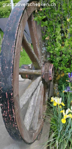 Altes Wagenrad. Ca. 160cm durchmesser. Für bastler zum renovieren.