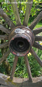 Altes Wagenrad. Ca. 160cm durchmesser. Für bastler zum renovieren.