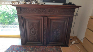 Antike Möbel zu verschenken