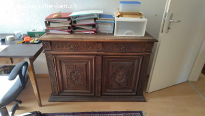 Antike Möbel zu verschenken
