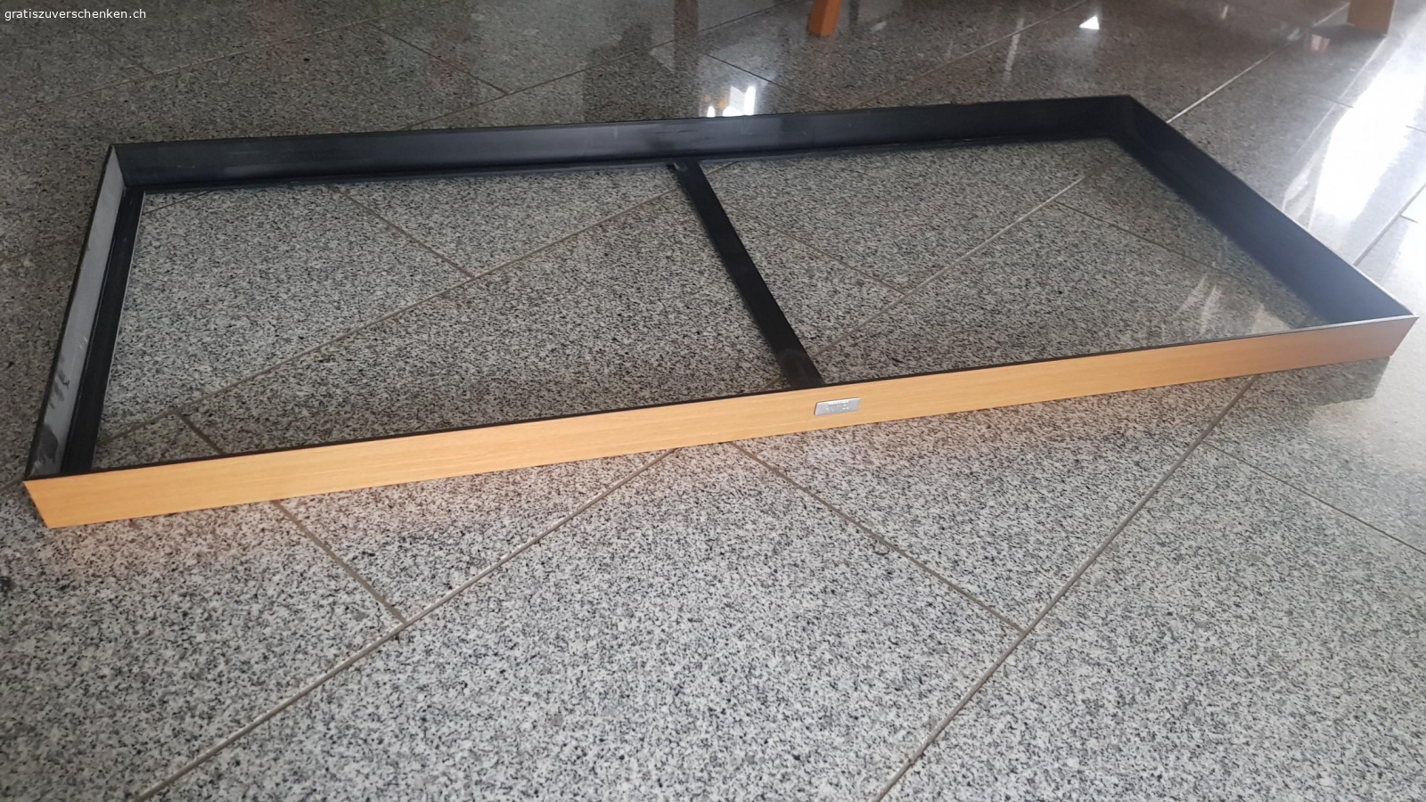 Aquarium Bodenrahmen. ich habe von meinem alten Juwel Aquarium 120x50, noch einen Bodenrahmen, ev auch geeignet für ein Terrarium.
Falls ihn jemand gebrauchen kann, darf er gerne abgeholt werden