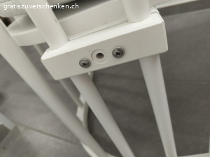 Babybay Maxi. Babybay Maxi Beistellbett inkl. Matratze. Wurde wenig gebraucht. An der einen Stelle hat eine Schraube gefehlt und wir haben es mit zwei anderen Schrauben geflickt.(siehe Foto). Ansonsten guter Zustand. Nichtraucherhaushalt. Abholung in Dättlikon