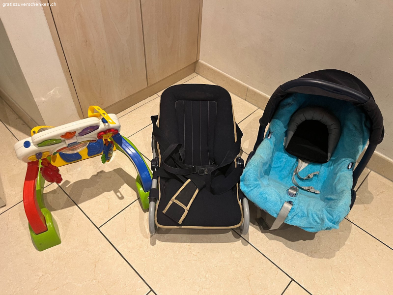 Babyschale, Babyliege und Spielbogen