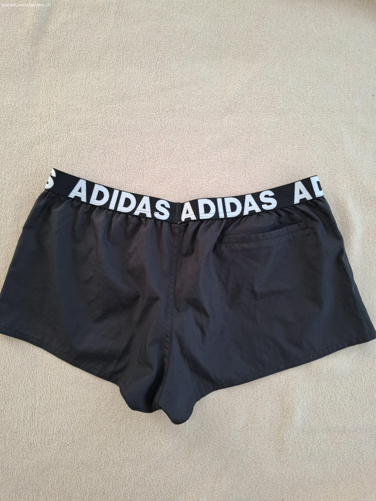 Badehose kurz. kurze Badehose mit Hosentasche hinten