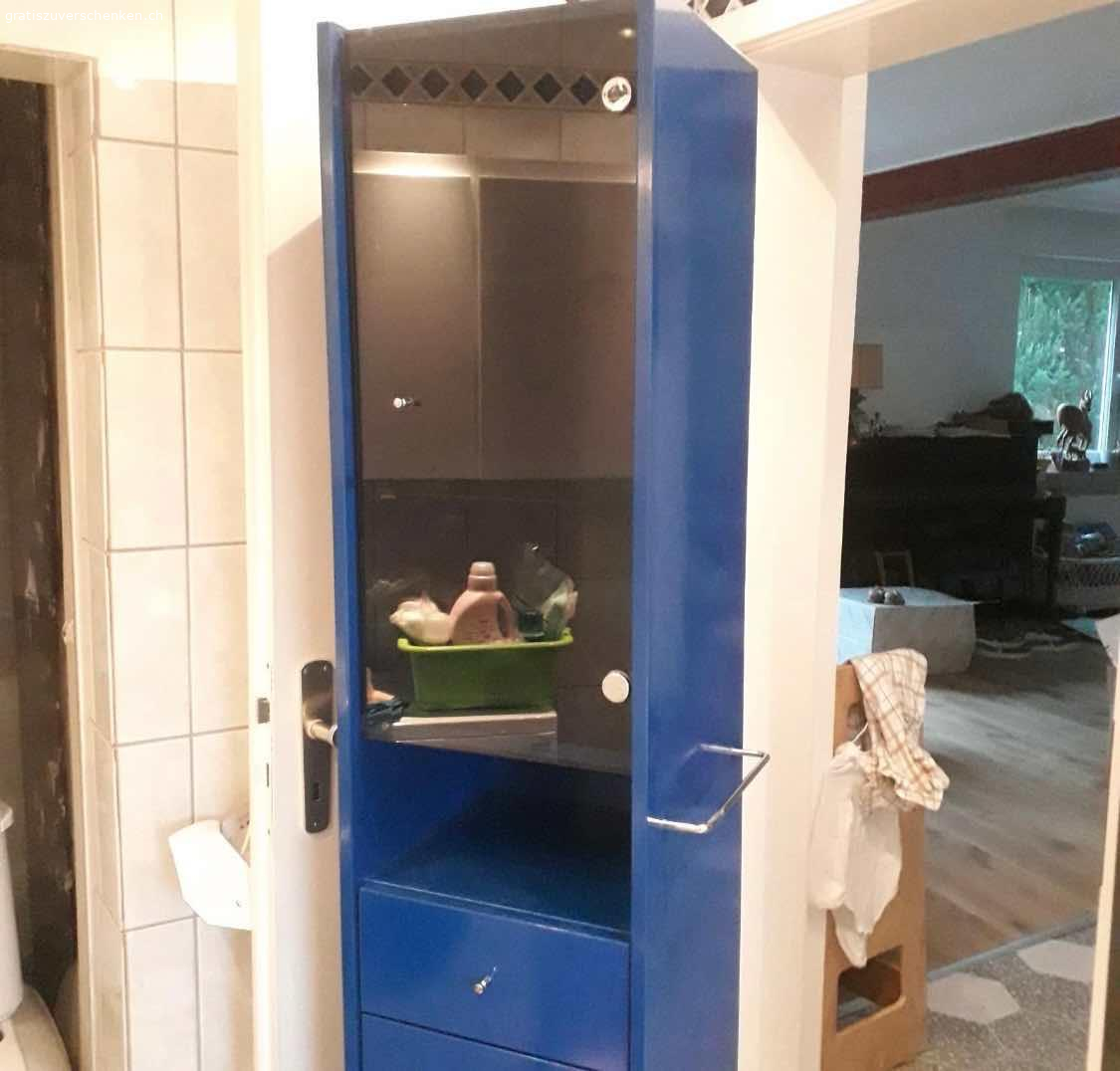 Badezimmerschrank zu verschenken. Badezimmerschrank zu verschenken