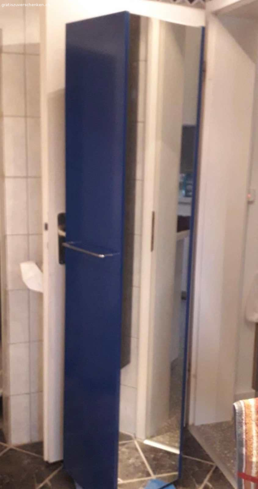 Badezimmerschrank zu verschenken. Badezimmerschrank zu verschenken