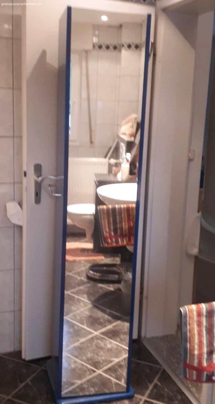 Badezimmerschrank zu verschenken. Badezimmerschrank zu verschenken