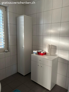 Badmöbel. infolge Haushaltauflösung: 
zwei Badmöbel zu verschenken
können auch einzeln abgegeben werden