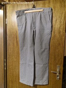 Bäcker-/ Kochhose. 3 Stk. Bäcker-/Kochhose in Grösse 50. Wurden ein paar cm gekürzt, dies kann rückgängig gemacht werden.
Abzuholen in Bichelsee