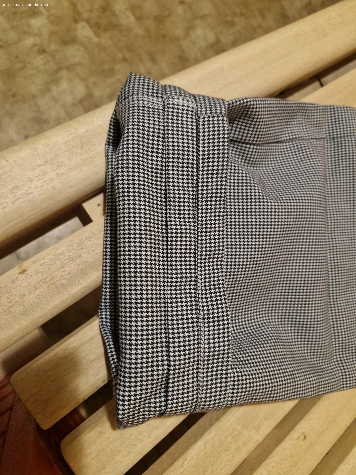 Bäcker-/ Kochhose. 3 Stk. Bäcker-/Kochhose in Grösse 50. Wurden ein paar cm gekürzt, dies kann rückgängig gemacht werden.
Abzuholen in Bichelsee