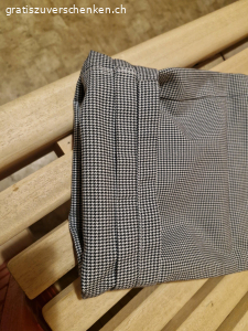 Bäcker-/ Kochhose. 3 Stk. Bäcker-/Kochhose in Grösse 50. Wurden ein paar cm gekürzt, dies kann rückgängig gemacht werden.
Abzuholen in Bichelsee