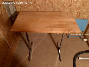 Bartisch niedrig oder SideBord. Stabiler Arbeitstisch mit dicker massiver Platte. War unser Bartisch in der Küche. Diente auch gut in der Werkstatt, da praktische Höhe.

Masse ca. H: 120 Platte ca. 50x100m
Dicke ca. 5cm