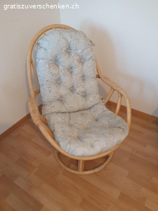 Bequemer Lesestuhl. Lesestuhl zu verschenken, sehr bequem, drehbar, schaukelbar 360 Grad, wie man es gerade preferiert