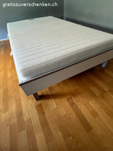 Bett 120 mit Lattenrost und Matratze
