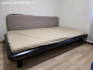 Bett 120 x 200 cm. Bett 120 x 200 cm inkl. Lattenrost und Matratze gratis in 6423 Seewen.